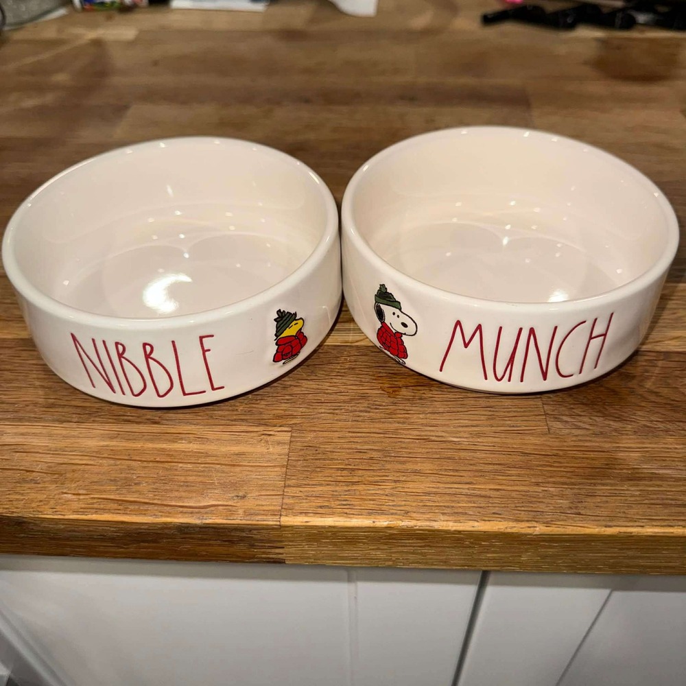 Rae Dunn x Peanuts NIBBLE/MUNCH Pet Bowl Set Snoopy Woodstock Puffer‎ Jackets